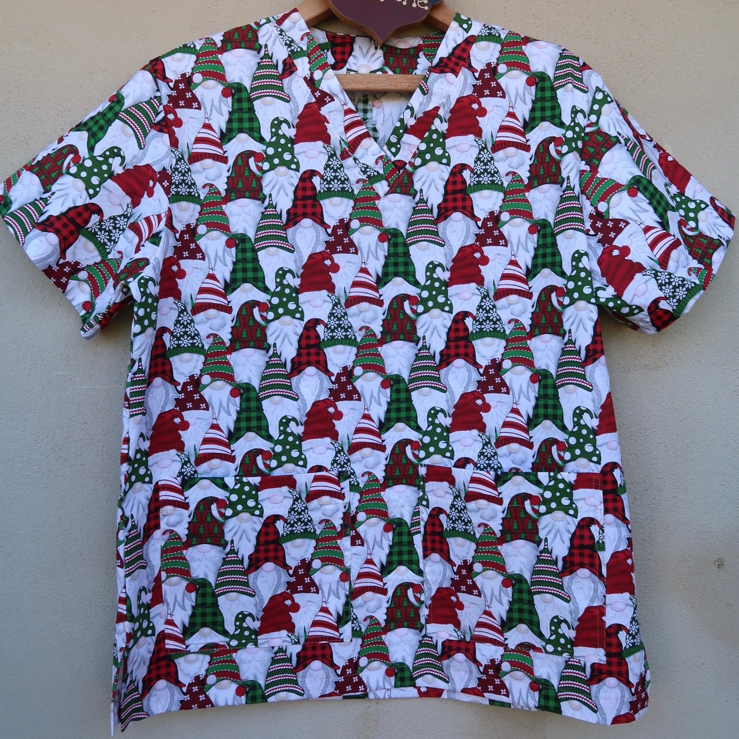 Gnome Hats Scrub Top ππ
π½ (M & S only)