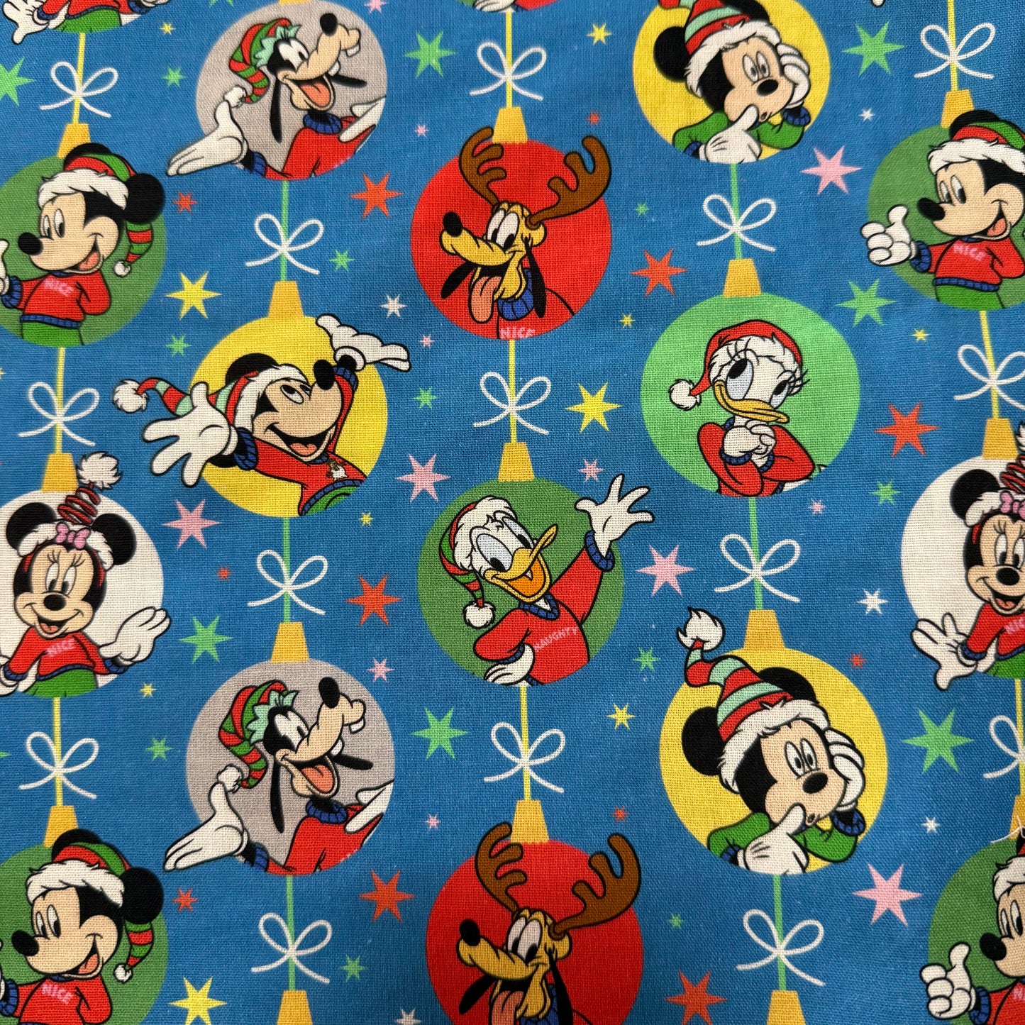 Mickey & Friends Scrub *Top* 🎄