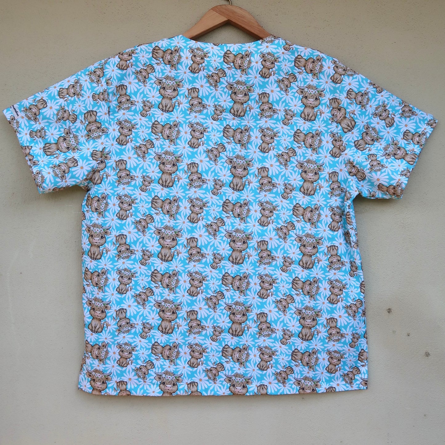 Daisy Highlands Scrub Top 🌼🐮
