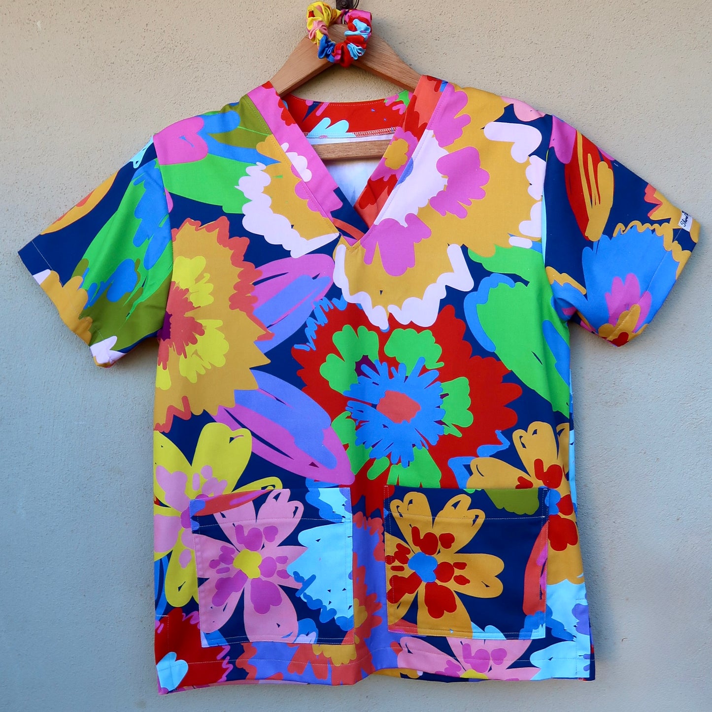 Painted Flower Scrub Top 🩷🌼