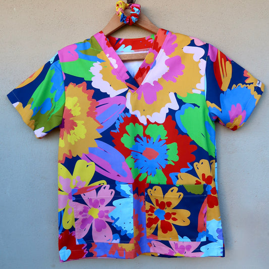 Painted Flower Scrub Top 🩷🌼