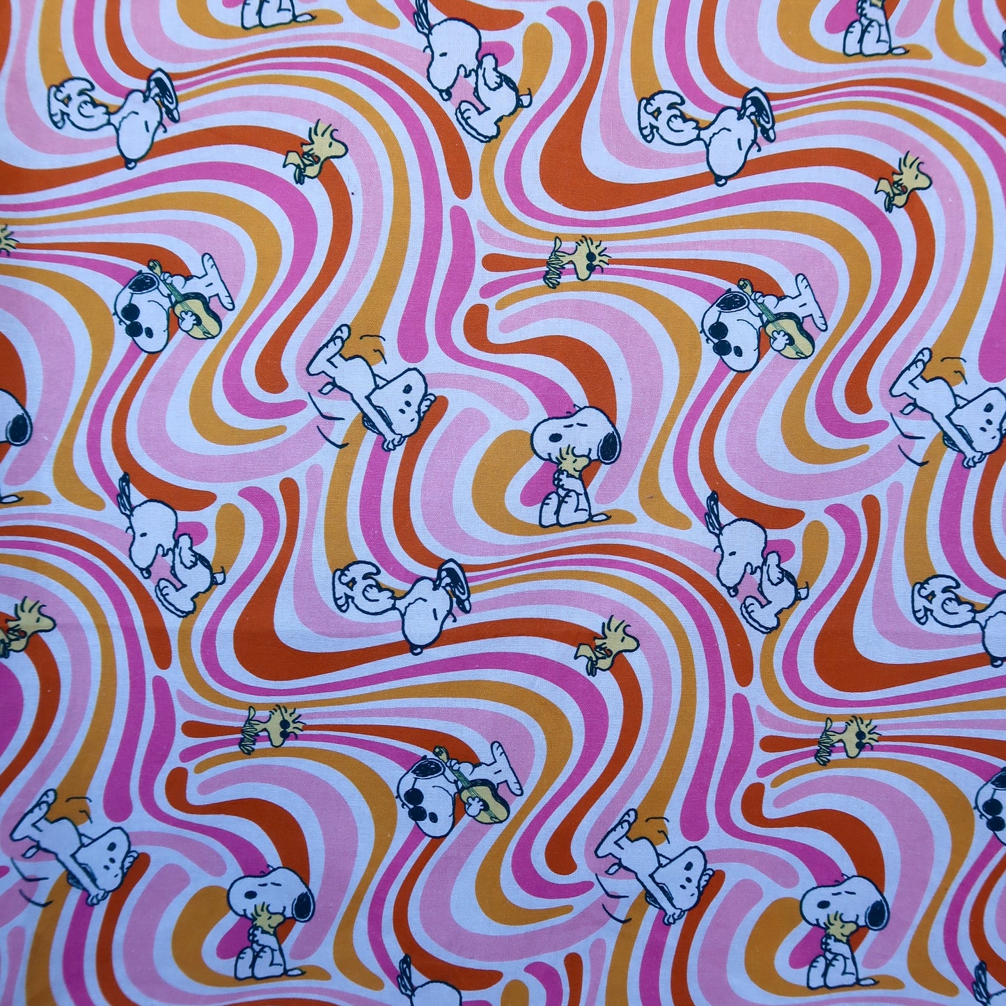 Retro Snoopy Scrub Top 🩷🧡💛 (XS,S only)