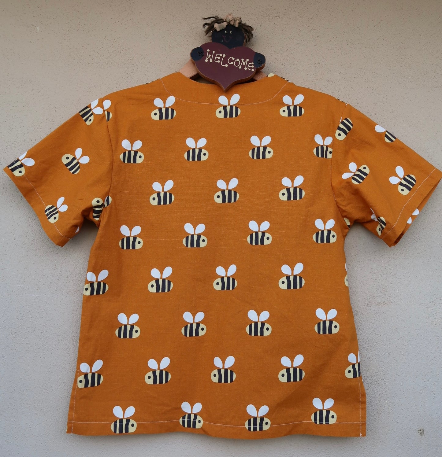 Bee scrub top 🐝
