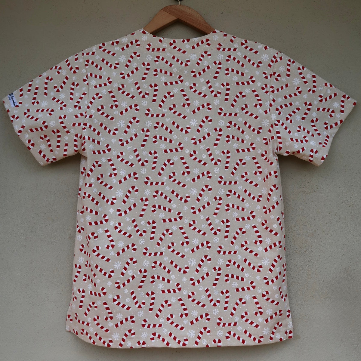 Candy Cane Scrub Top 🎄🎁