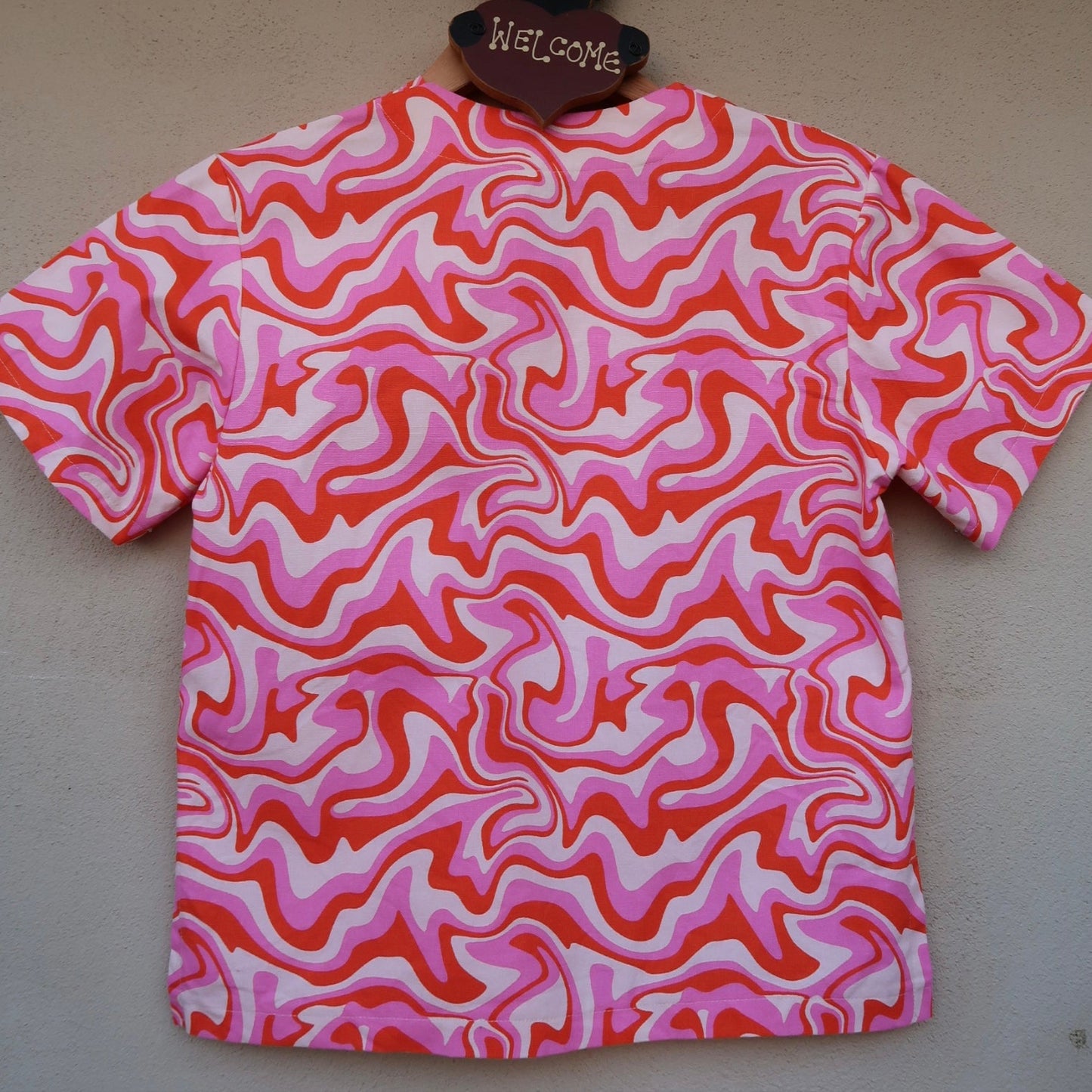 60s Swirl Scrub Top 🧡🩷 (XS & XL only)