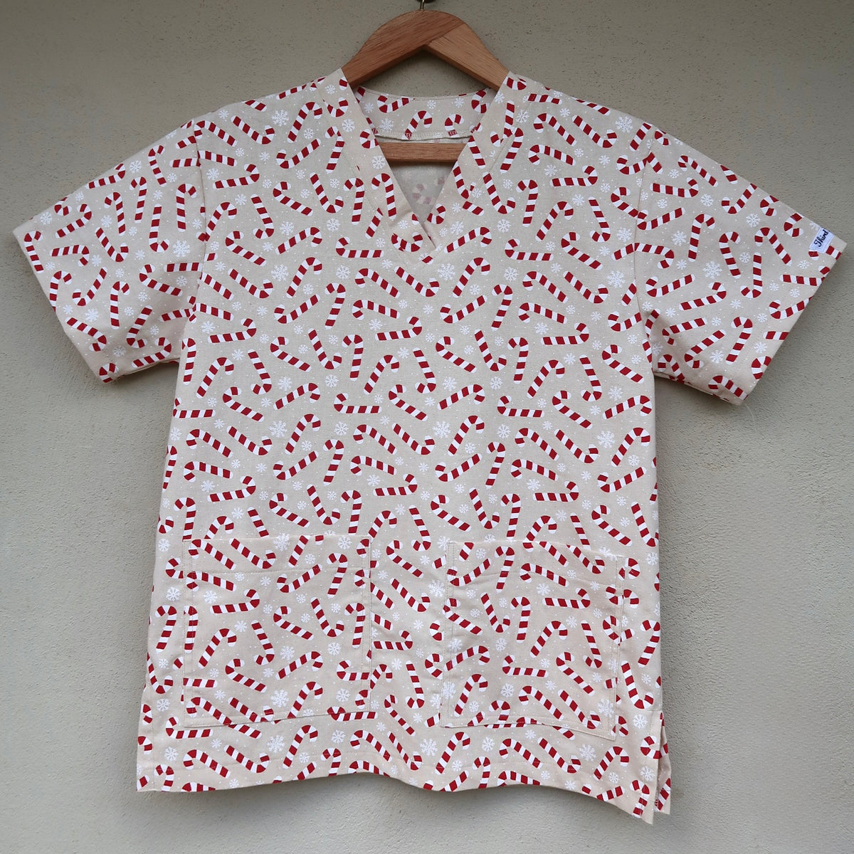 Candy Cane Scrub Top 🎄🎁