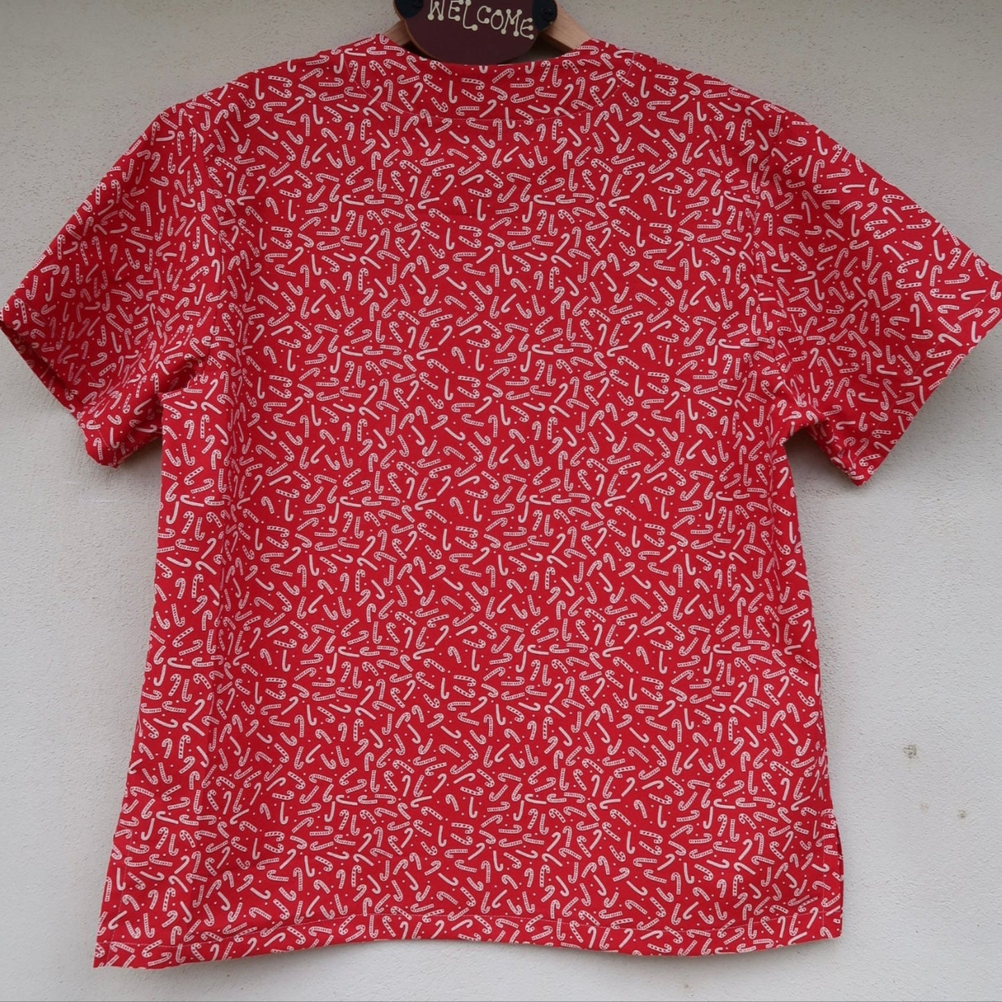 Red Candy Canes Christmas Scrub Top (L only) 🎅🏽🎄