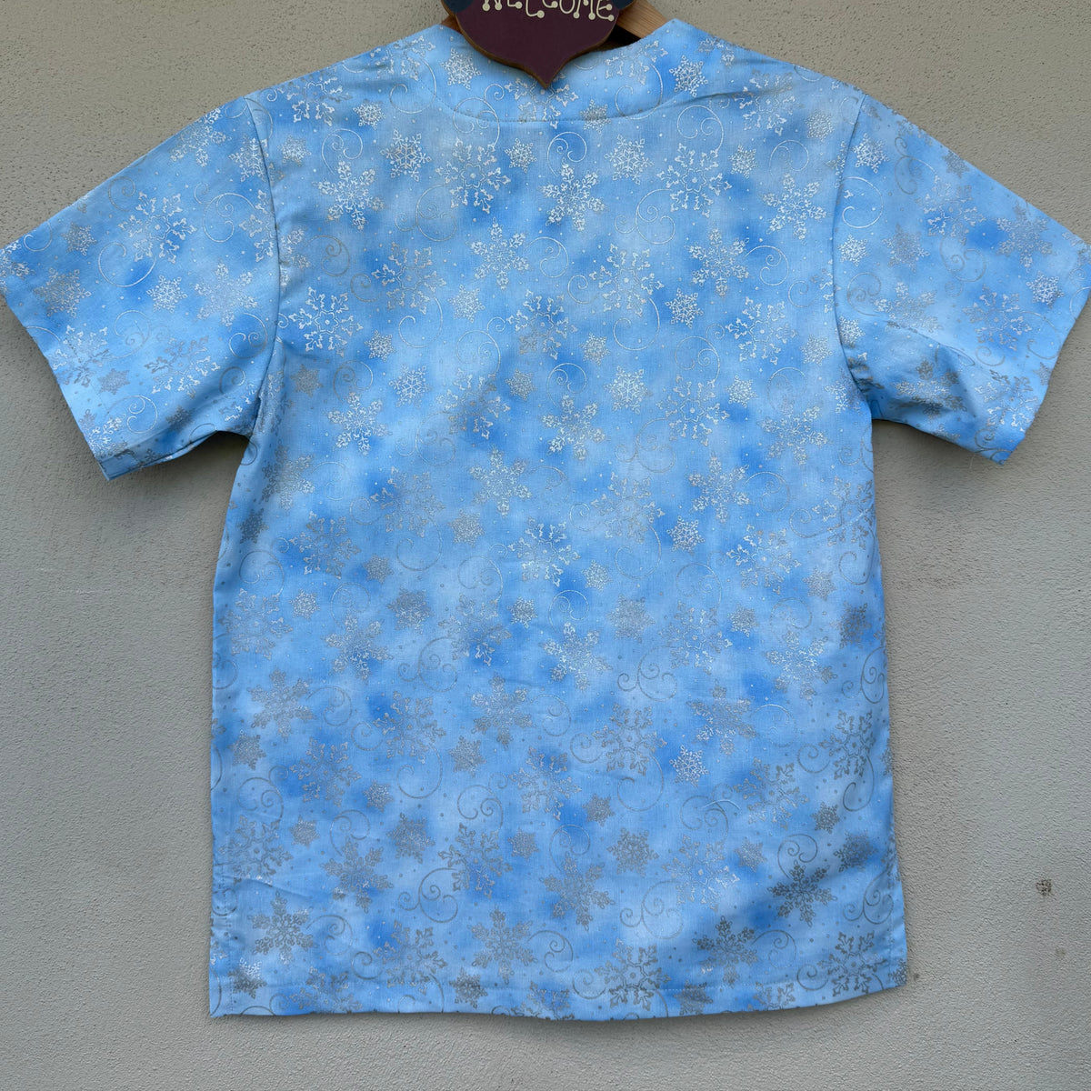 Snowflake Scrub Top ❄️