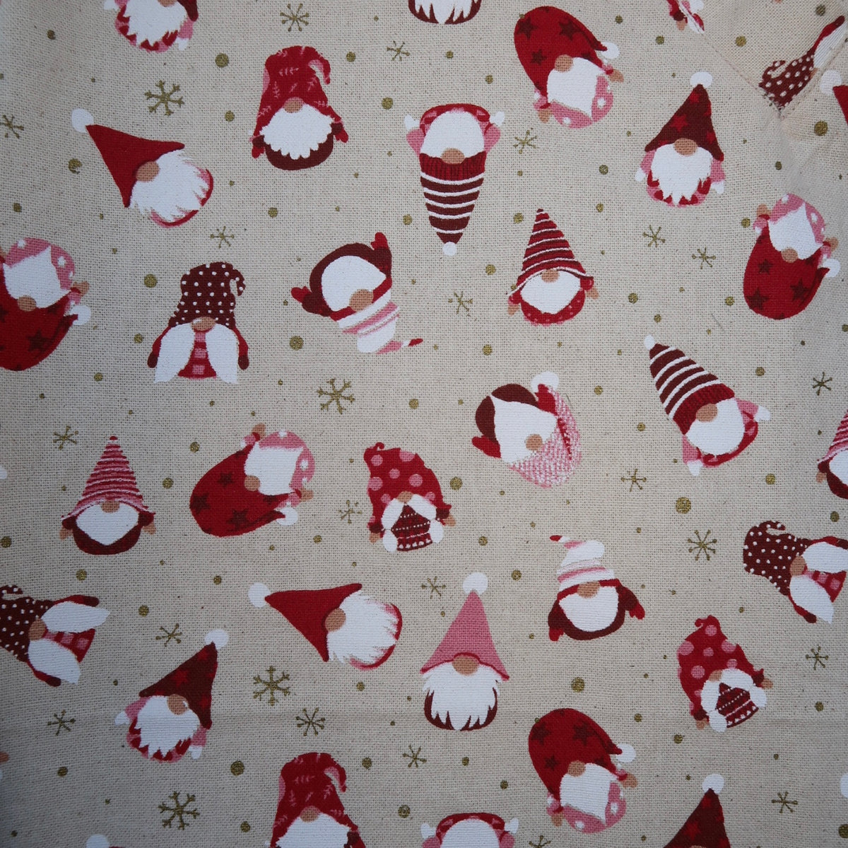 Christmas Gnomes Scrub Top🎄 (XS only)