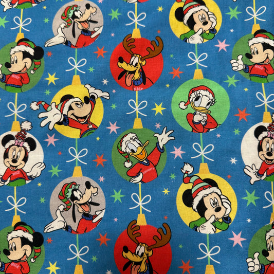 Mickey & Friends Scrub *Top* 🎄